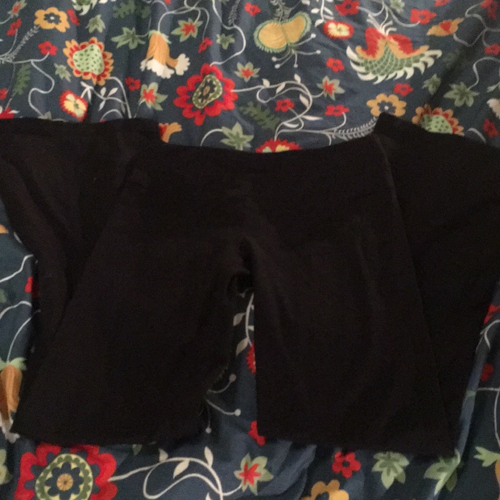 Lululemon groove pants, never worn.